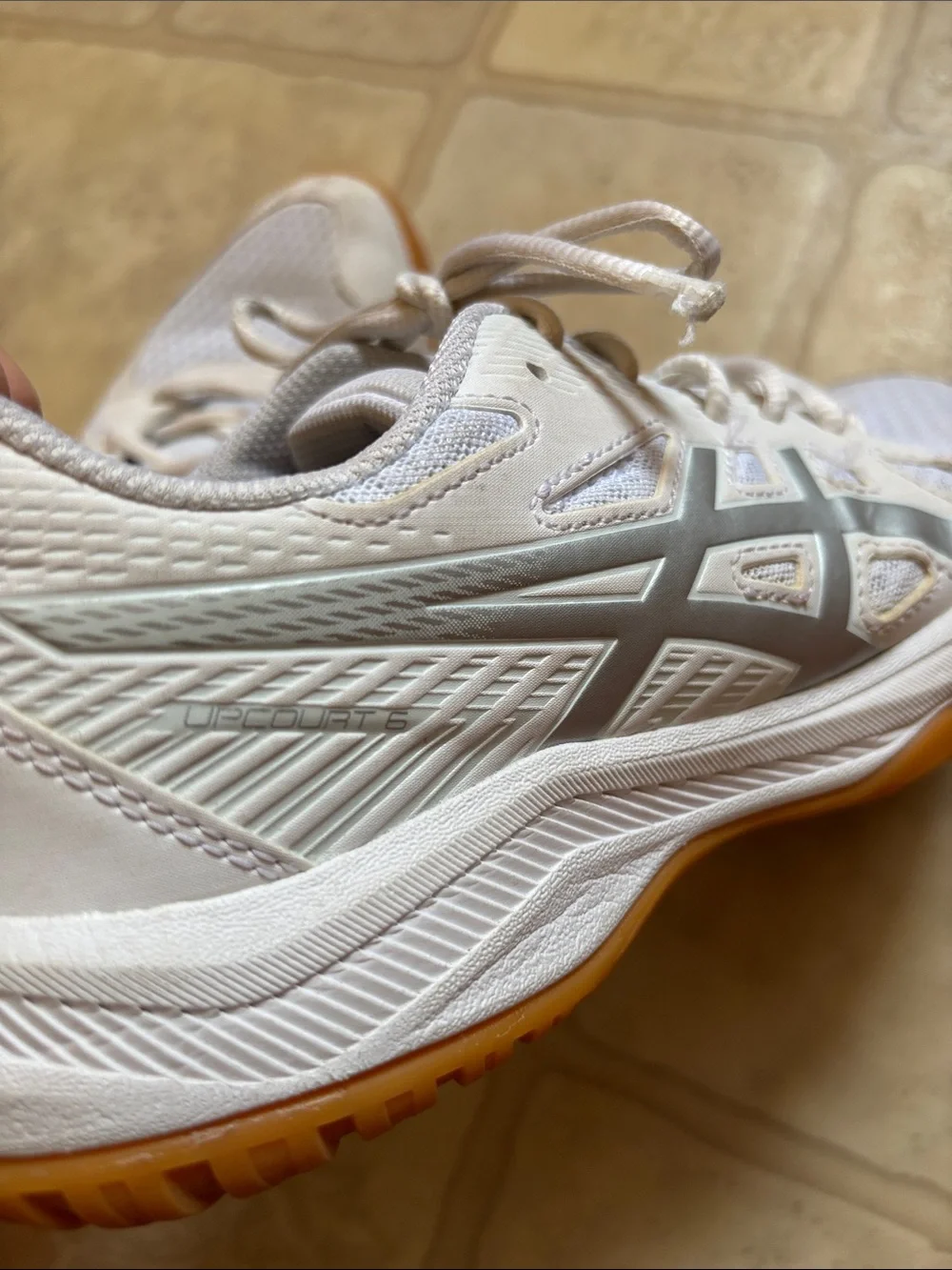 Asics Women’s Upcourt 6 White/Silver Volleyball Shoe 1072A107 Size 10